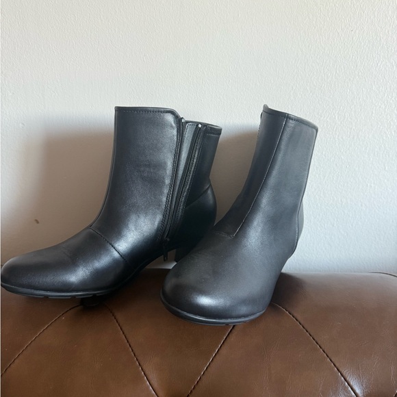 Clarks Leather booties - Picture 9 of 9